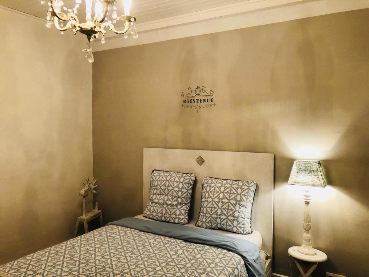 Chambre D'Hote Equestre Au Petit Bonheur Chateldon Eksteriør billede